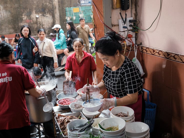 Nấu phở bò tại nhà theo cách quán Michelin, Tết này mê tít - Ảnh 5.