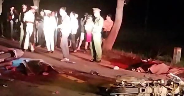 Horrific head-on collision between motorbikes, 2 dead, 1 seriously injured