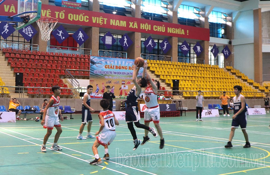 Nearly 200 athletes participate in the Basketball Tournament for Youth Clubs of Dien Bien province