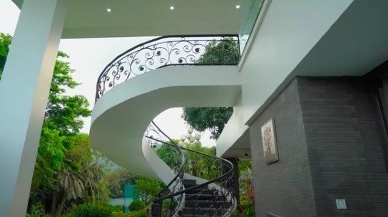 Biệt thự hoành tráng như resort của bác sĩ thẩm mỹ nổi tiếng - Hình 6 Biet thu hoanh trang nhu resort cua bac si tham my noi tieng-Hinh-6