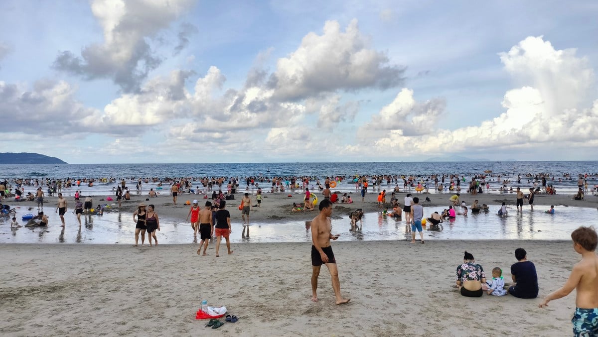 Sehen Sie sich abends das Feuerwerk an und genießen Sie tagsüber das Schwimmen am „schönsten Strand der Welt“. Foto 3