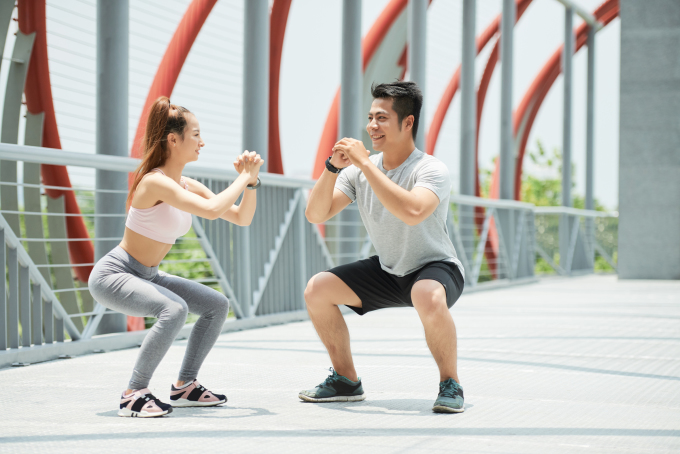 Squat là bài tập sử dụng nhiều nhóm cơ như cơ mông, cơ đùi, cơ hông. Ảnh: Freepik