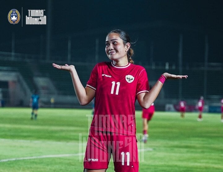 シドニー・ホッパー選手がインドネシア女子チームに得点をもたらす