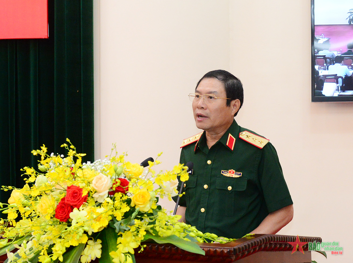 Le général de corps d'armée Nguyen Tan Cuong : il faut accélérer la construction du projet de loi sur la défense aérienne populaire