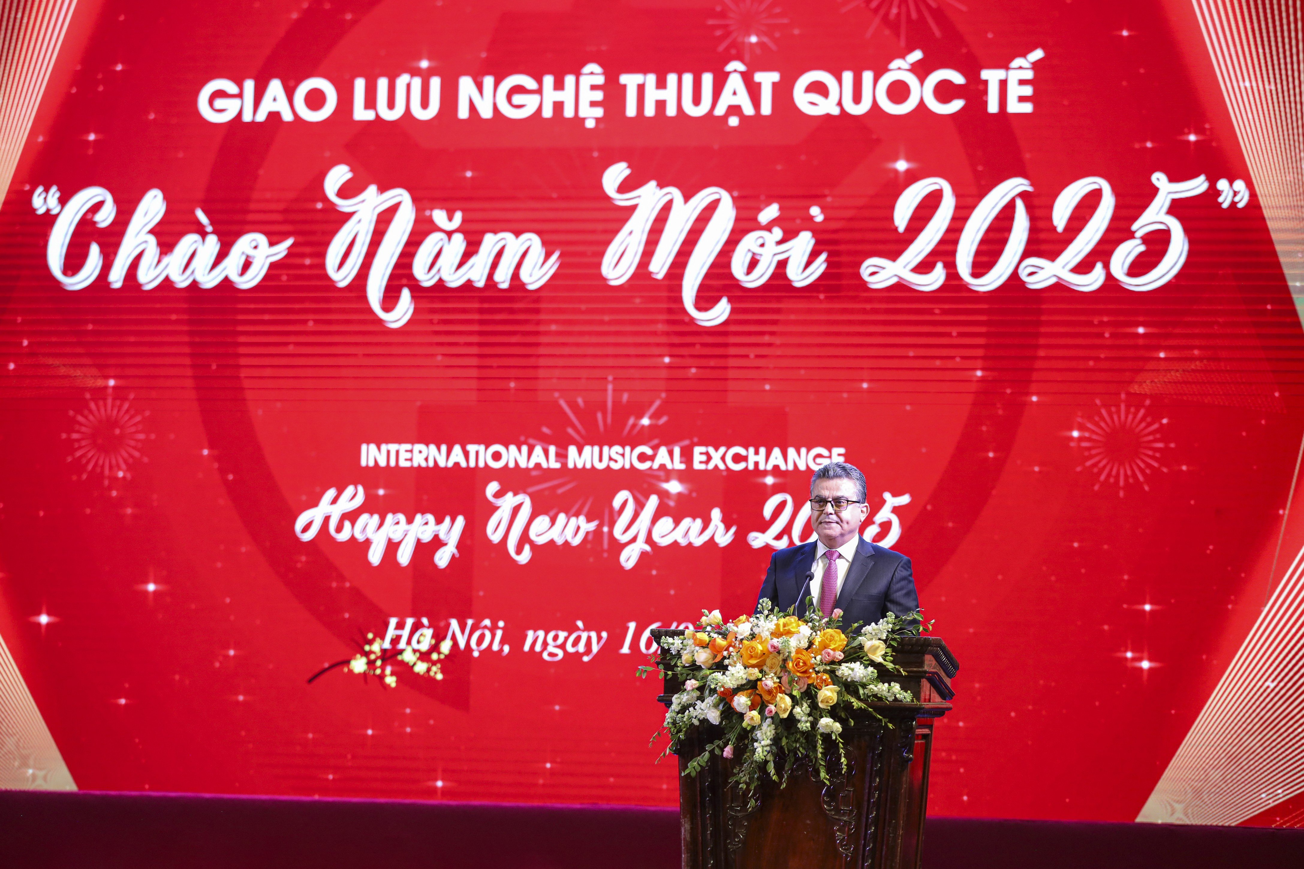 Những giai điệu hữu nghị quốc tế chào năm mới 2025