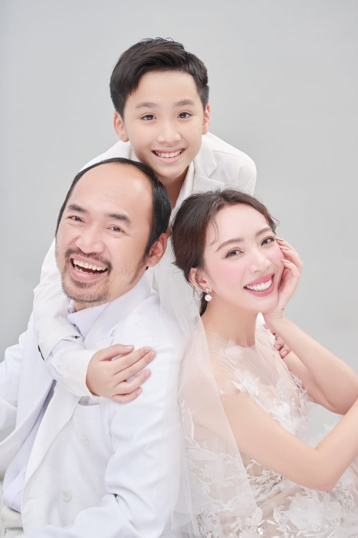 Thu Trang - Tien Luat couple took wedding photos with their handsome son - 6