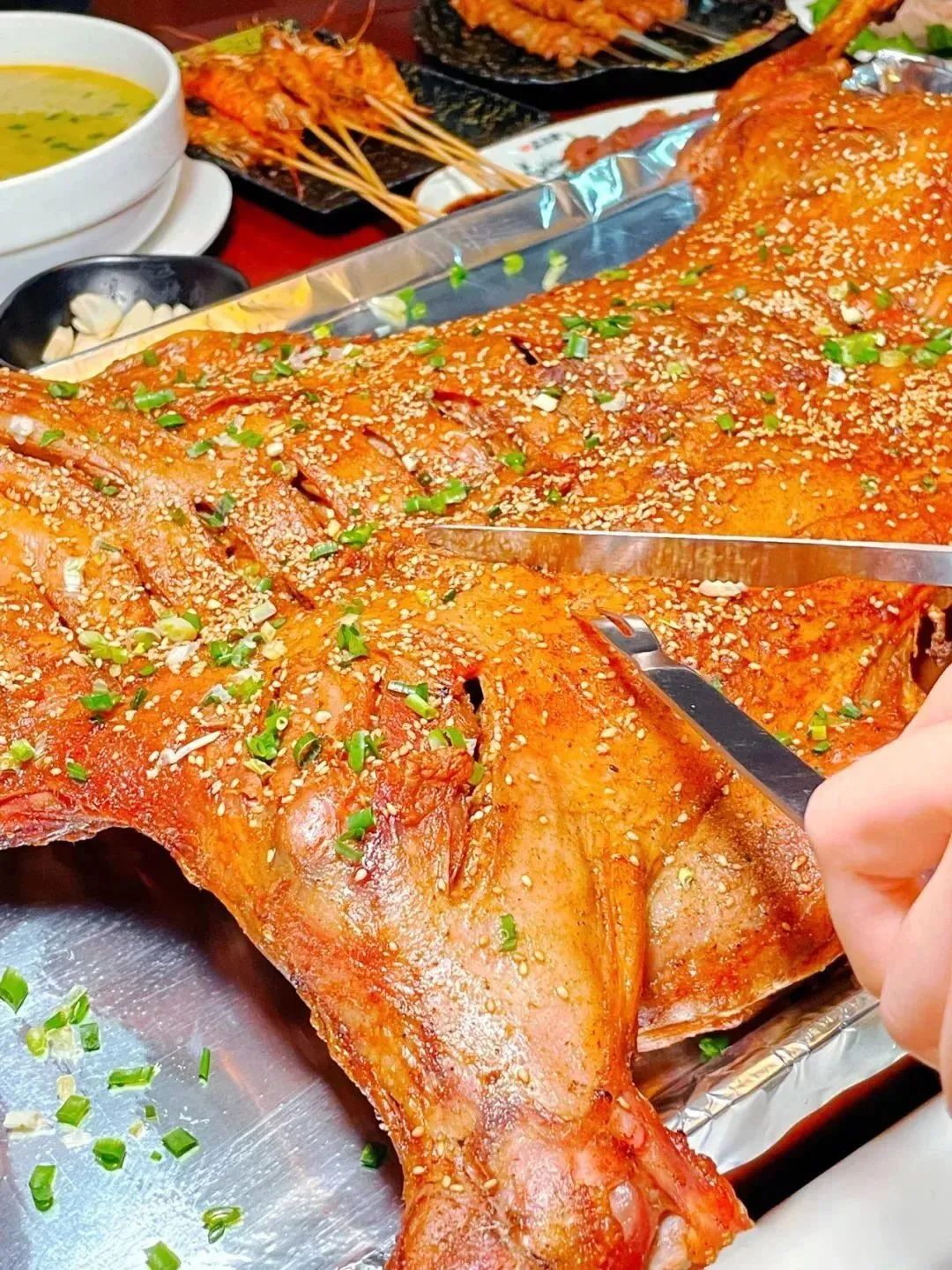 Vùng đất đẹp như tranh vẽ trở thành điểm du lịch hot nhất Trung Quốc dịp hè này nhờ phim chữa lành 