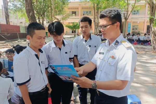 Kien Giang : Plus de 300 étudiants sensibilisés à la mer et aux îles