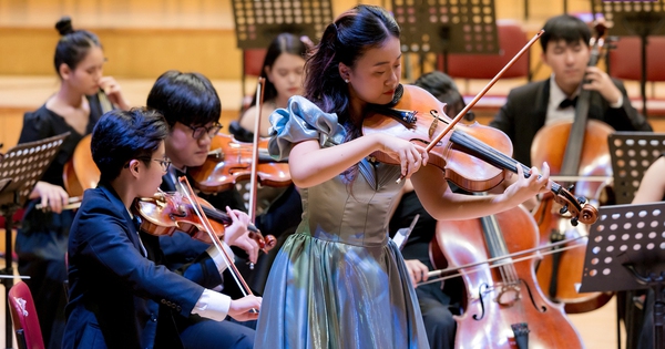 More than 100 students from the Vietnam National Academy of Music conquered the audience with symphonic works.