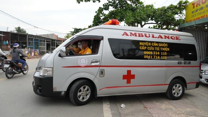 Charity car on the road to transport patients. Photo: Hoang Nam