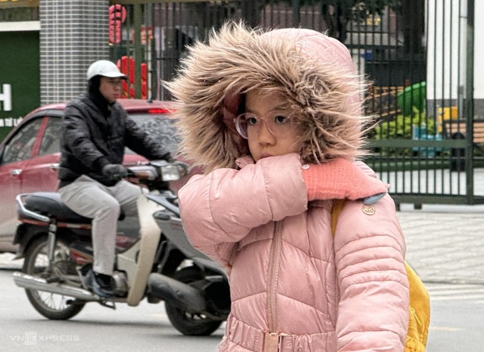 Les étudiants de Hanoi vont à l'école le matin du 23 janvier. Photo : Ngoc Thanh