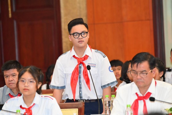 Sekretär des Parteikomitees von Ho-Chi-Minh-Stadt, Nguyen Van Nen: Kindern von ganzem Herzen zuhören und verantwortungsbewusst handeln. Foto 1