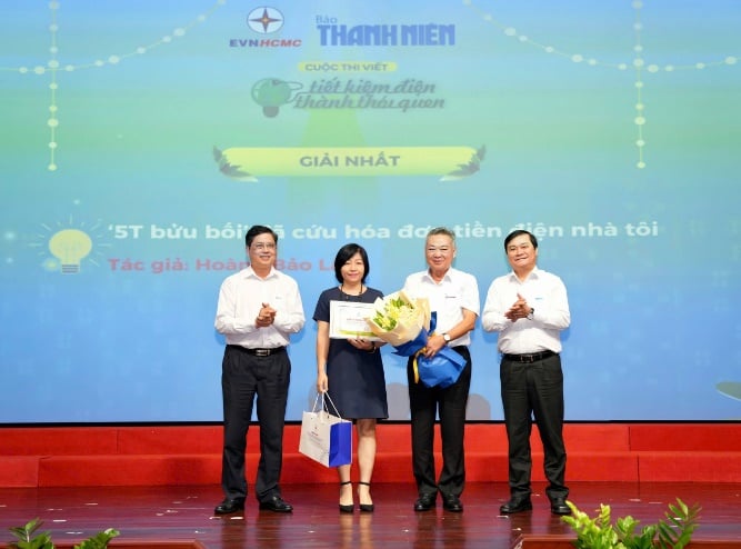 Youth newspaper awards the second contest to make energy saving a habit, photo 1