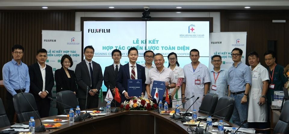 Lễ ký kết biên bản ghi nhớ giữa Bệnh viện Đại học Y Hà Nội và Công ty FUJIFILM Việt Nam.