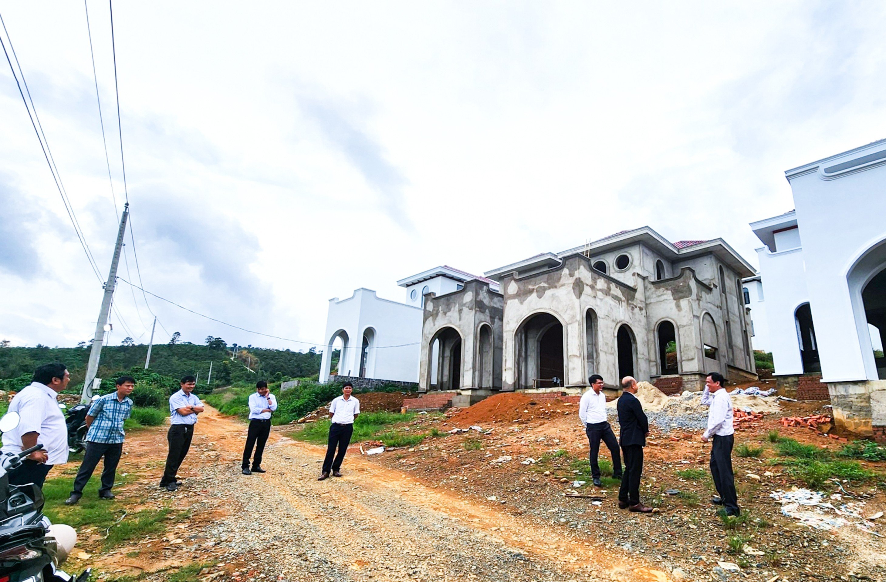 Bienes raíces - Caso de 22 villas construidas ilegalmente en Lam Dong: el Departamento de Construcción realiza una inspección (Foto 2).