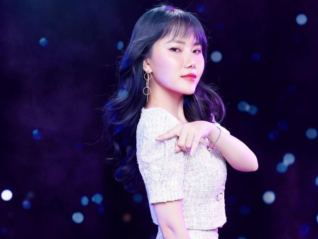 호치민시 여성, 4개 언어 구사…블랙핑크 2회 공연 통역