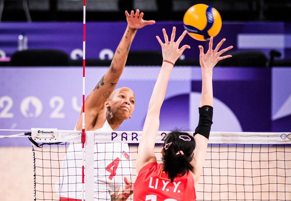 วาร์กัสยังคงโจมตีได้ดีแต่ทีมจีนก็ชนะเซ็ตที่ 4 ไปได้และเสมอกัน ภาพถ่าย: Voleytrails