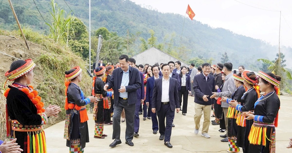 Tặng nhà Đại đoàn kết cho người nghèo ở  Bắc Kạn