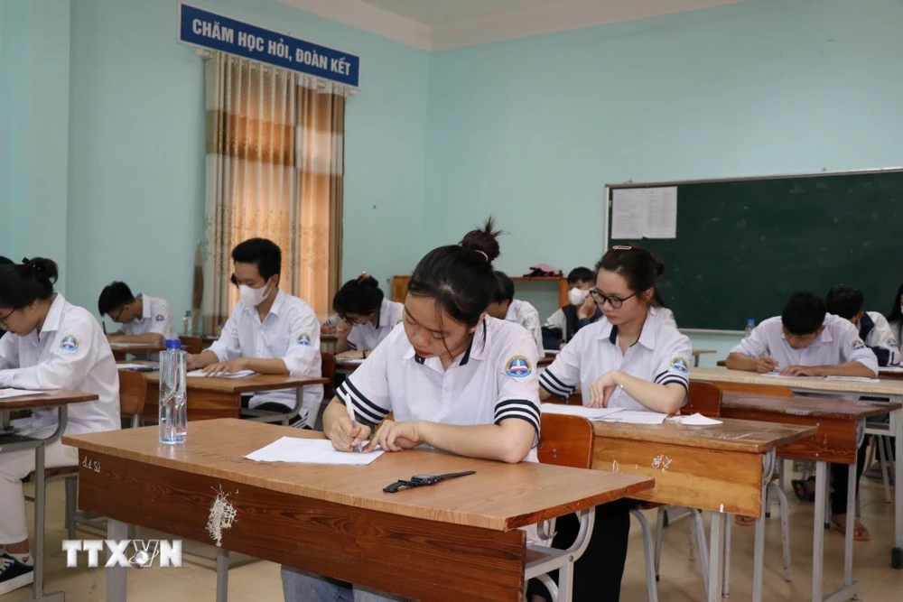 Candidats à l'examen de fin d'études secondaires 2023. (Photo : Huu Quyet/VNA)