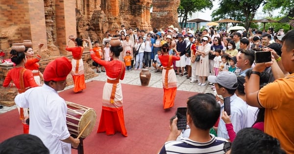 Les visites de l'île et les attractions touristiques de Nha Trang attirent les visiteurs le 2 septembre