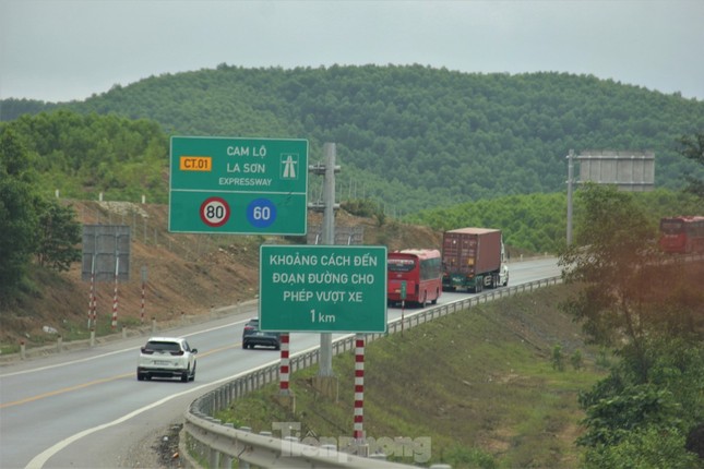 Présentation au Premier ministre d'un nouveau plan visant à « moderniser » l'autoroute Cam Lo - La Son, réduisant ainsi de 500 milliards de VND photo 1