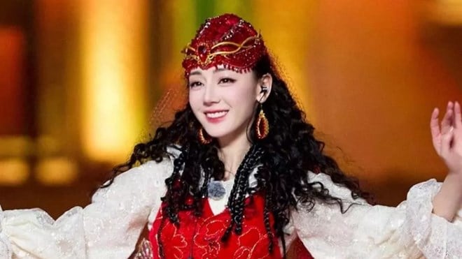 Se está buscando ampliamente información sobre la caída y fractura de Dilraba Dilmurat.
