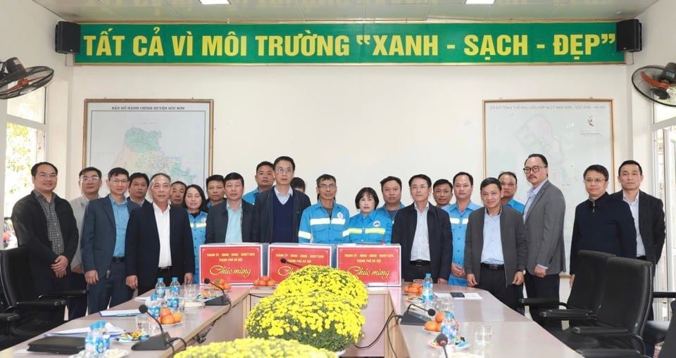 Vice Chairman of Hanoi People's Committee Nguyen Trong Dong visited and wished a Happy New Year in Soc Son district - Photo 1