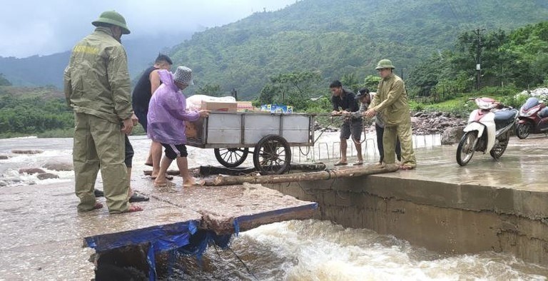 首相は中部地域の洪水危険地域の住民を積極的に避難させるよう指示した。