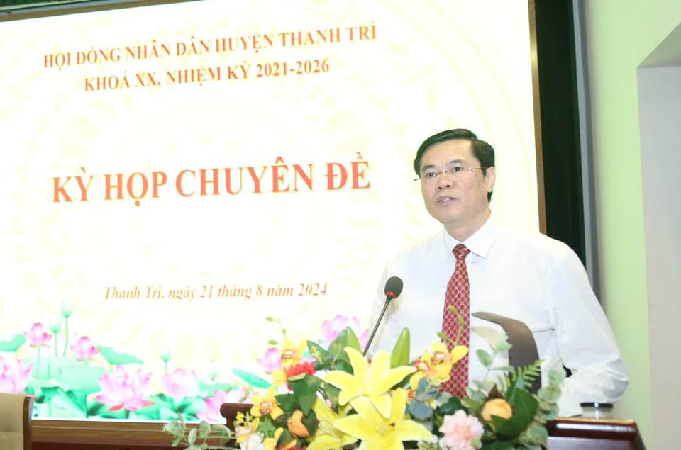 Le nouveau président du Comité populaire du district de Thanh Tri, Nguyen Xuan Phong, a pris la parole.