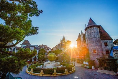 Wie weit ist Ba Na Hills von Da Nang entfernt? Um wie viel Uhr sollte ich losfahren?