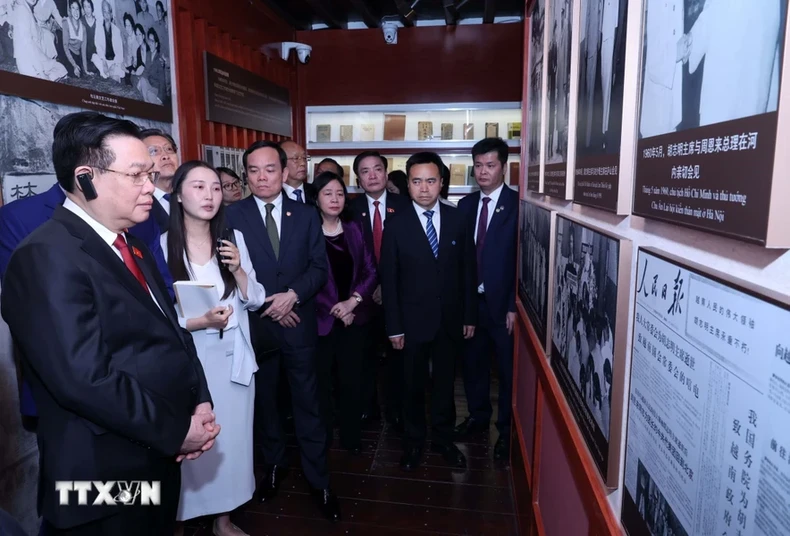 [Foto] Actividades del presidente de la Asamblea Nacional, Vuong Dinh Hue, en Yunnan (foto 2)