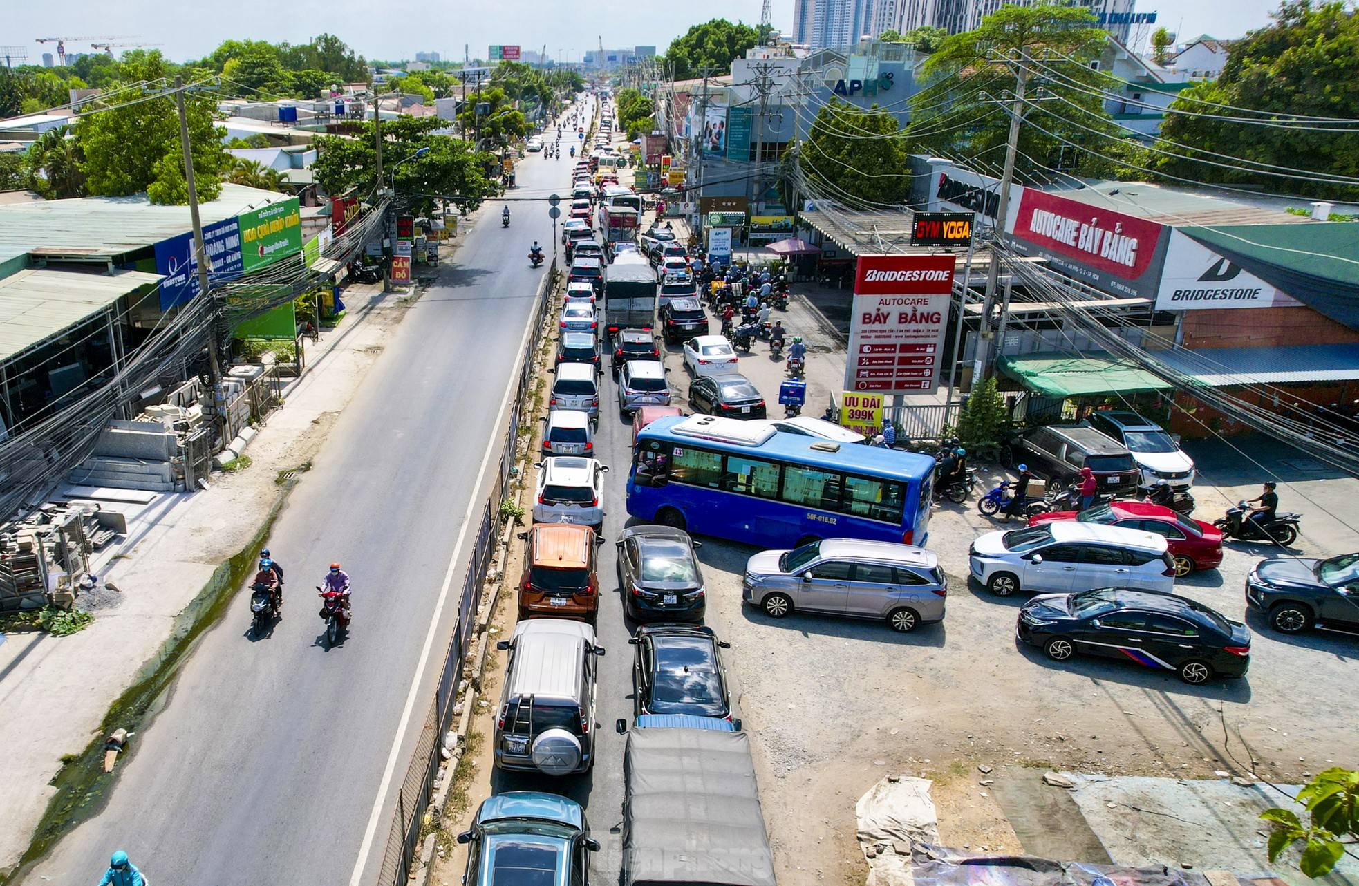 Travaux d'élargissement de 2,5 km de la rue Luong Dinh Cua : Toujours en désordre après 9 ans photo 14