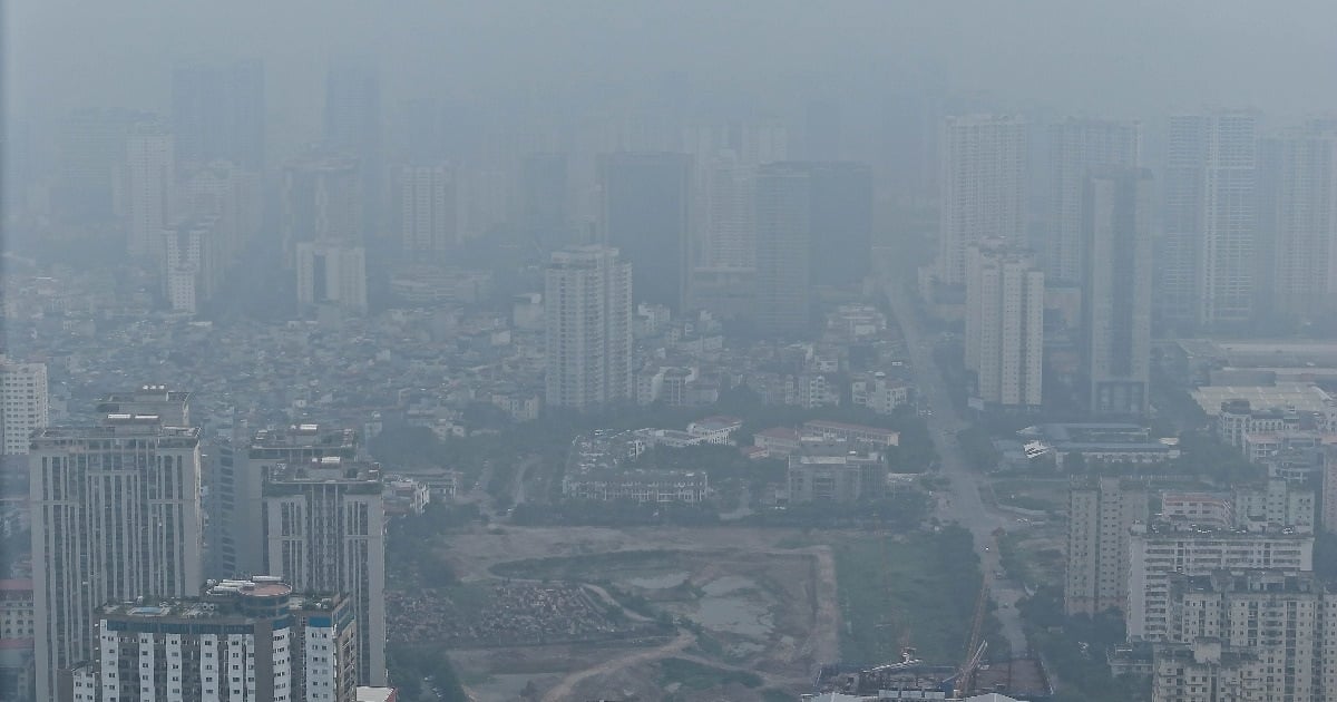 大気汚染が世界でも最もひどい日、ハノイの空は霞んでいる。