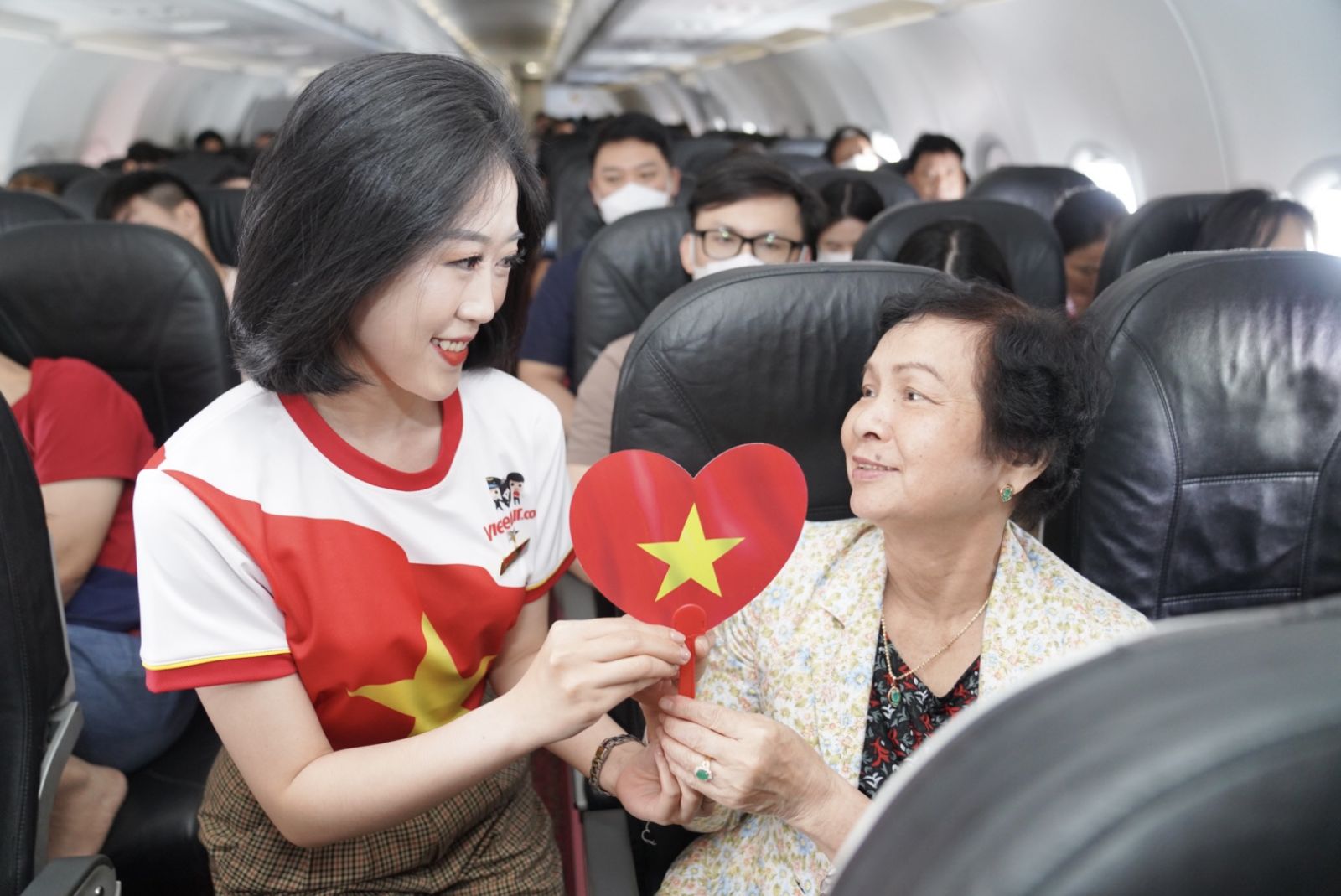 Muôn ánh sao vàng trên những chuyến bay Vietjet dịp Quốc khánh 2/9- Ảnh 8.