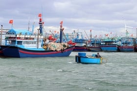 La zone de basse pression se déplace lentement, de nombreuses régions du pays connaissent des orages.