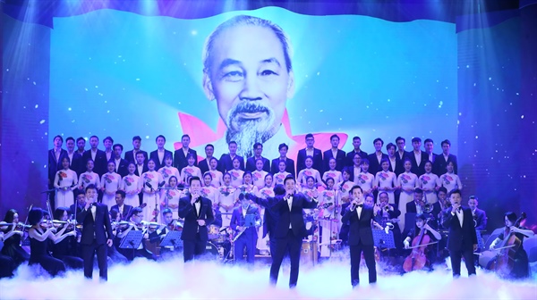 Triển khai Chiến lược Phát triển Văn hóa đến năm 2030: Khơi dậy tiềm năng sáng tạo của văn nghệ sĩ - Ảnh 1.