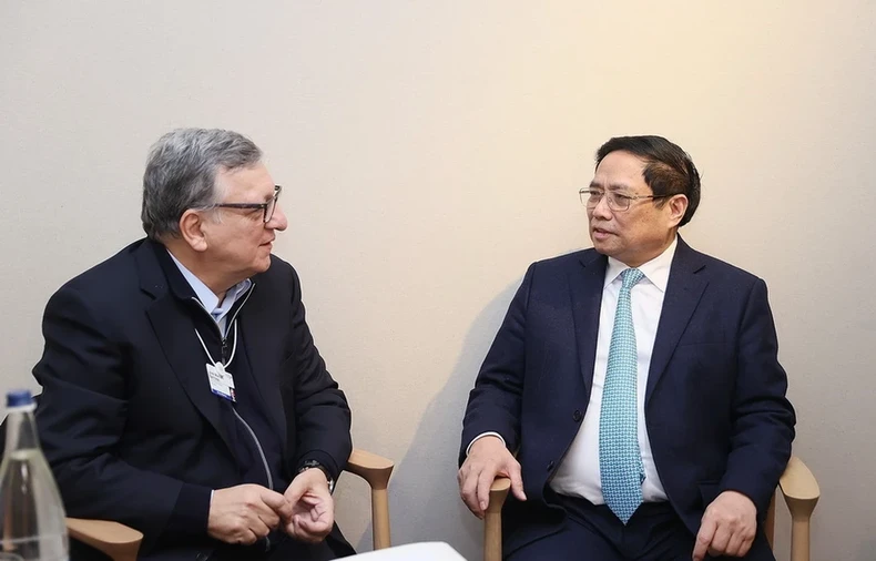 [Foto] Destacadas actividades del Primer Ministro Pham Minh Chinh en Davos, Suiza foto 4