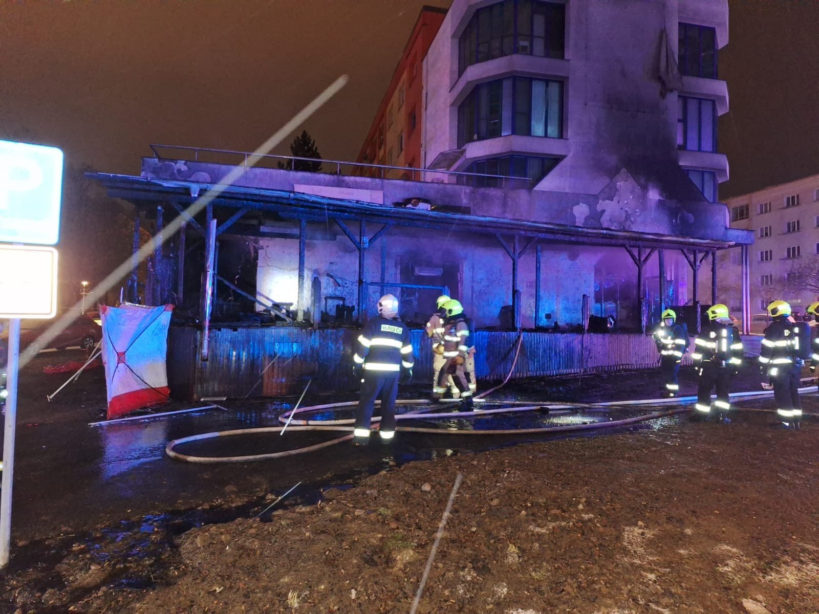 Gas cylinder explosion at restaurant, 14 people injured, photo 1