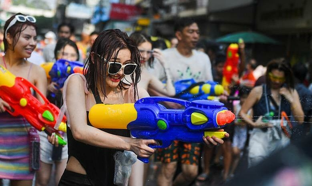 Những điều thú vị ở lễ hội té nước Songkran, Thái Lan- Ảnh 3.