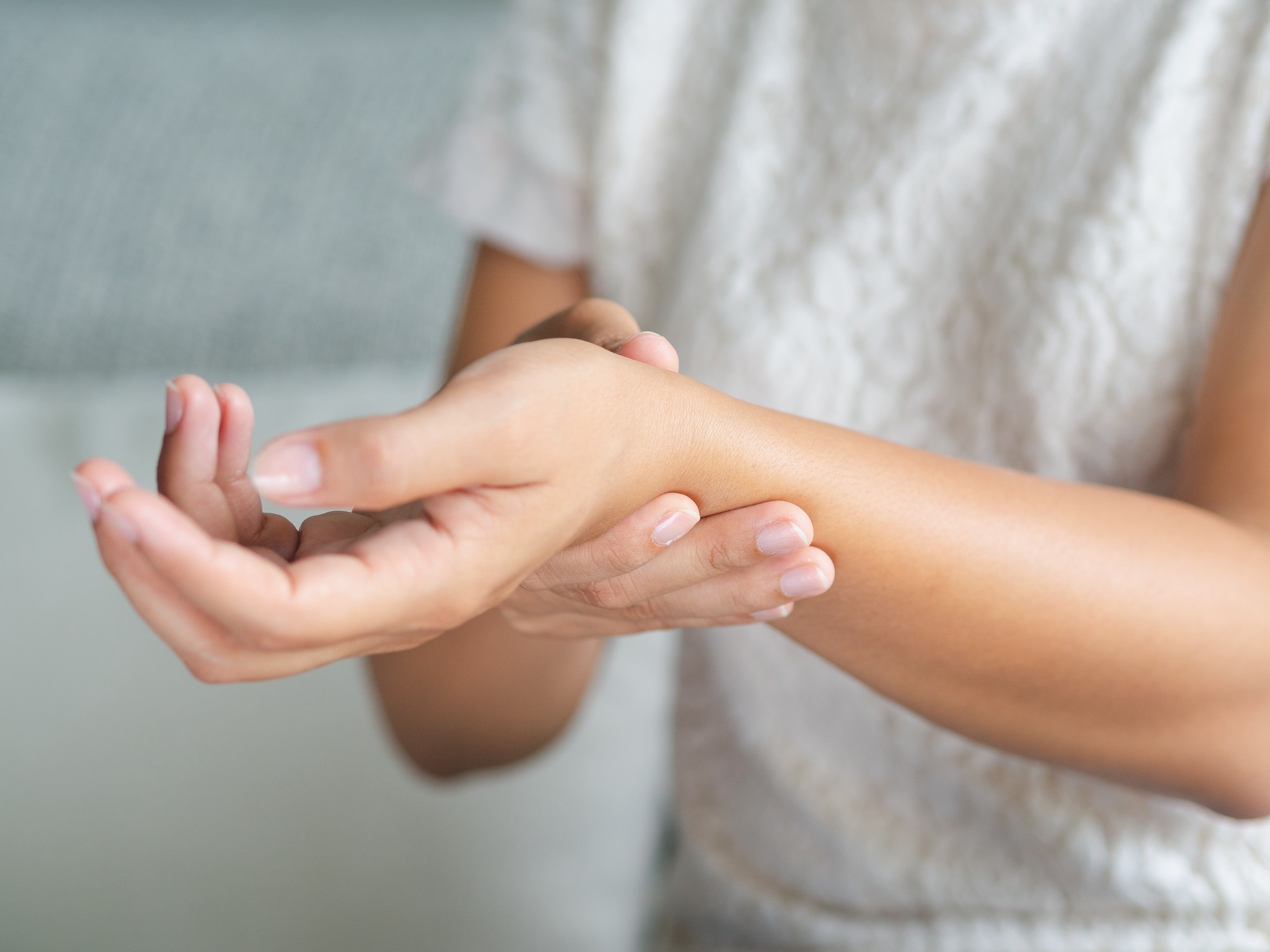 Dấu hiệu lạ sau khi ngủ dậy cần đi khám ngay - Ảnh 4.