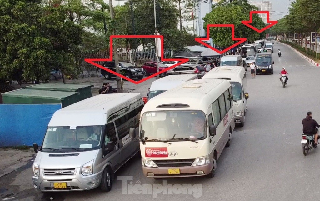 Close-up of the 900 meter long street with 11 bus offices whose licenses have just been proposed to be revoked photo 2