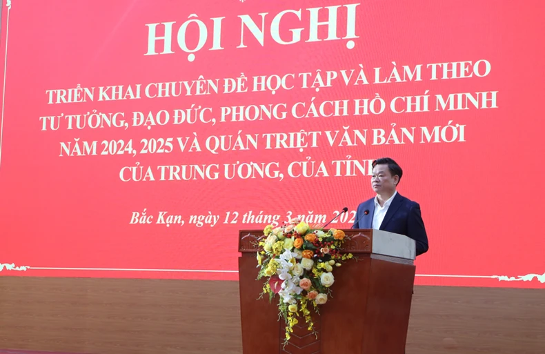 Bac Kan met en œuvre le thème de l'étude et du suivi de l'oncle Ho photo 2