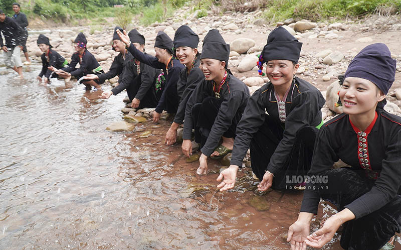 Đời sống văn hóa của dân tộc cống khá phong phú và còn giữ được nhiều bản sắc, đặc biệt là các nghi lễ tâm linh theo tín ngưỡng thờ thần linh.