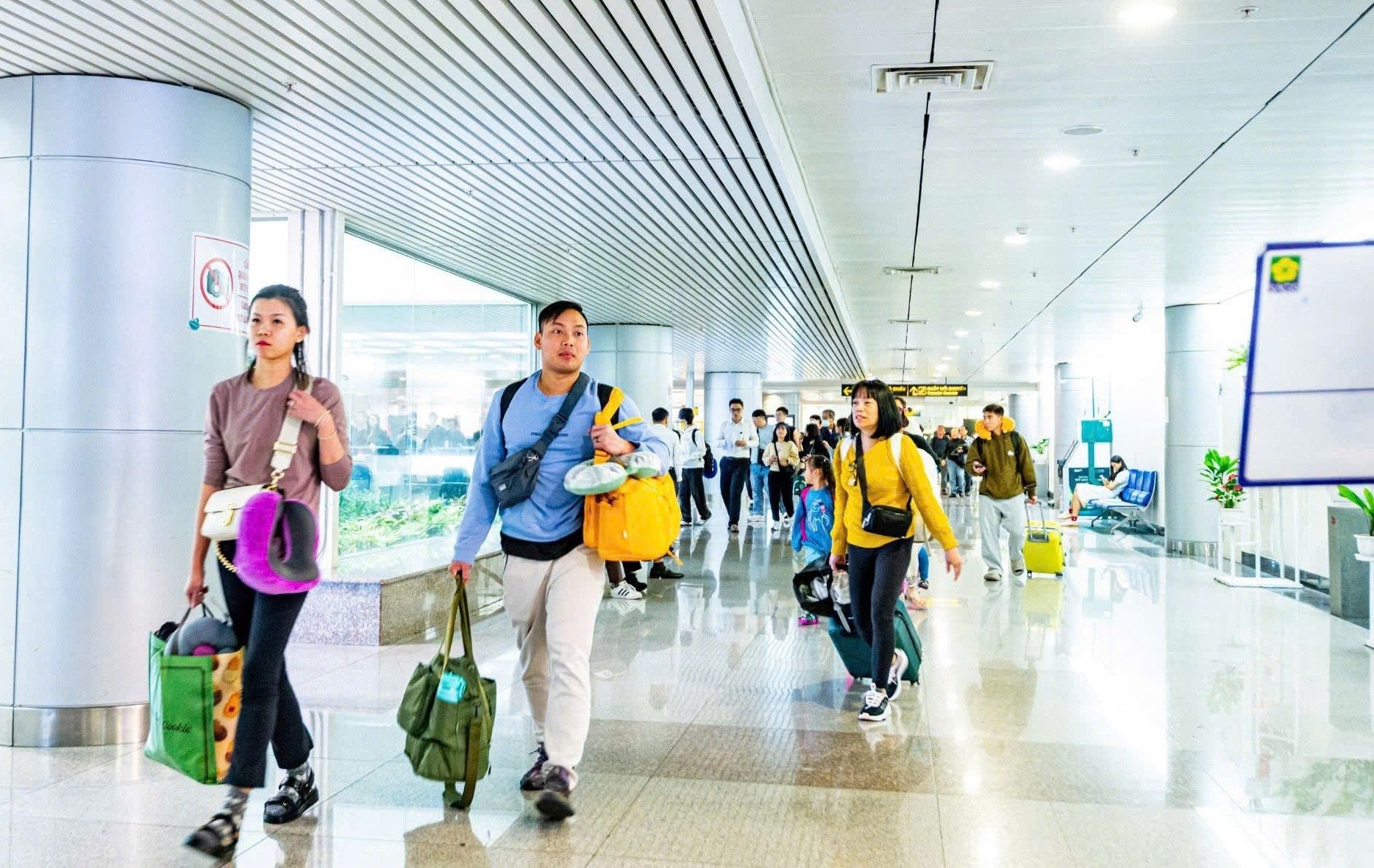 Scène inattendue pendant l'heure de pointe à l'aéroport de Tan Son Nhat le jour de l'An, photo 7