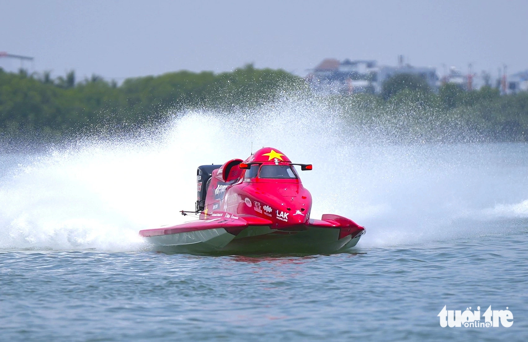 Close-up of the international motorboat race in Quy Nhon