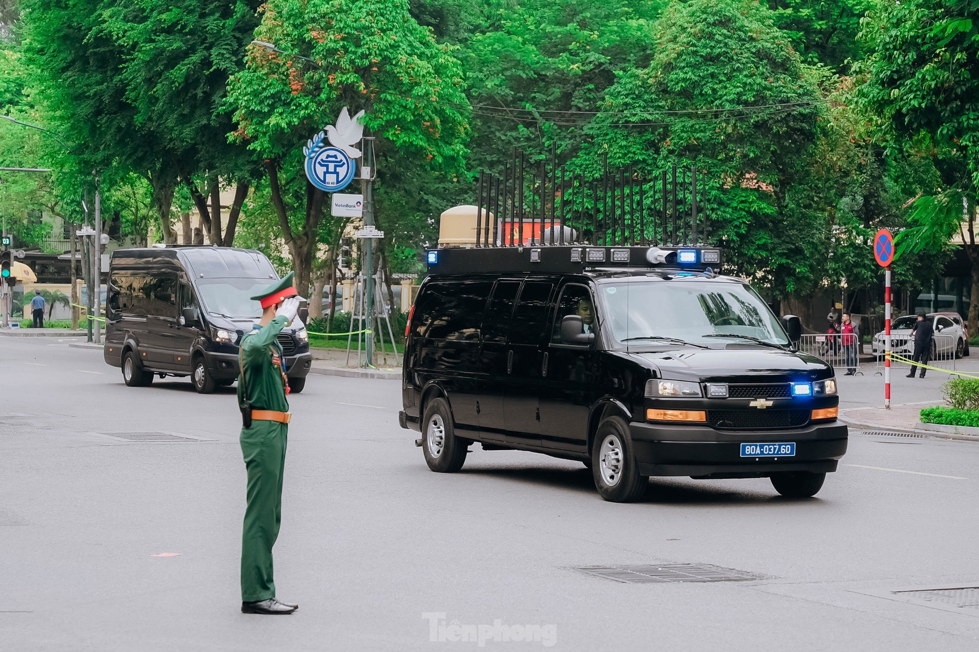 Details of the special vehicles escorting Russian President Putin during his visit to Vietnam photo 10