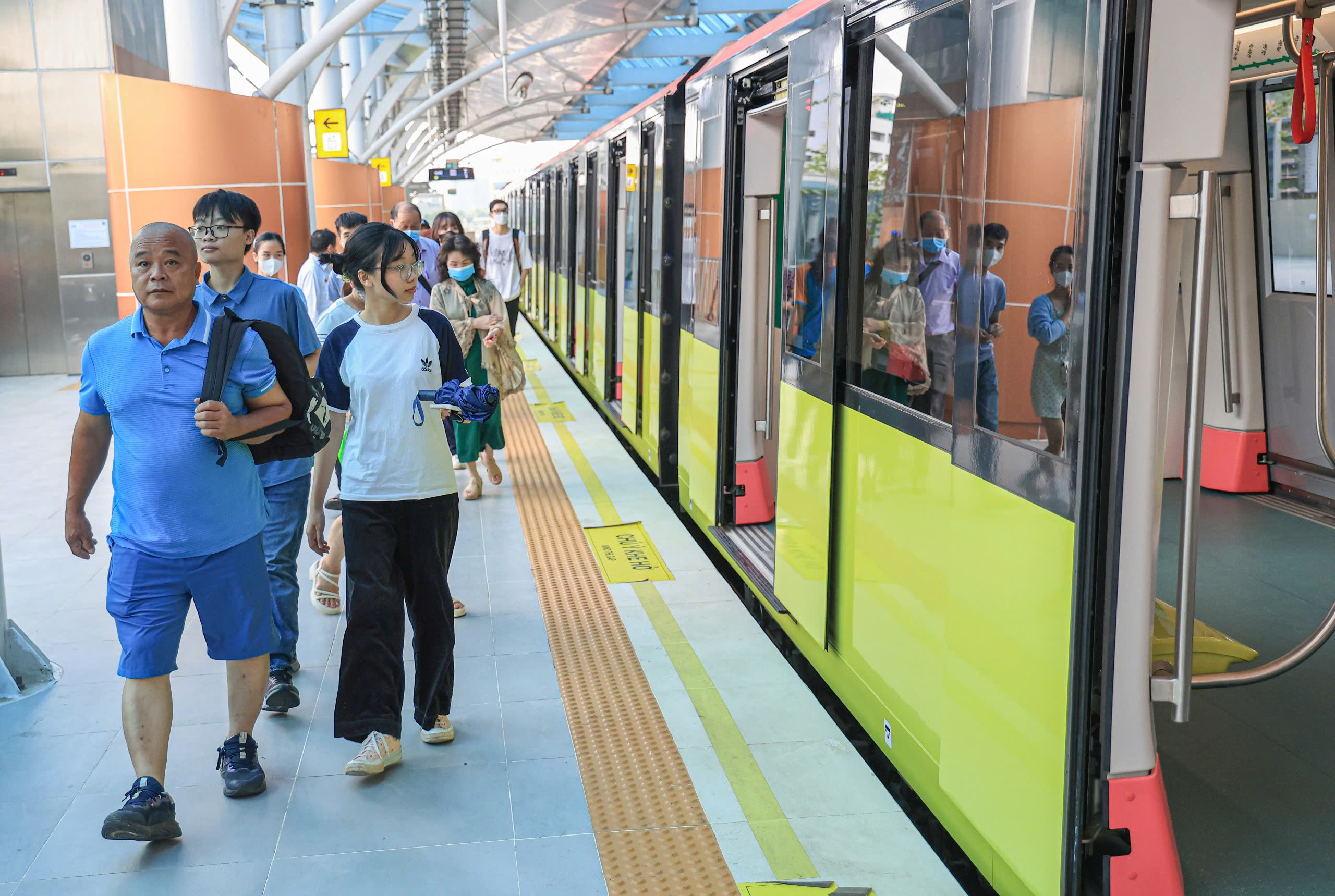 Hơn 2 triệu khách đi metro Nhổn - ga Hà Nội- Ảnh 4.