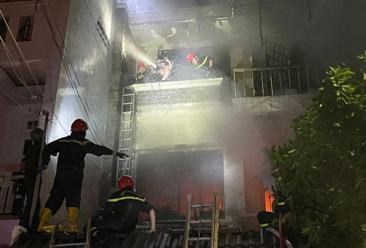 Ciudad Ho Chi Minh: Incendio en casa a medianoche, 3 heridos - 1