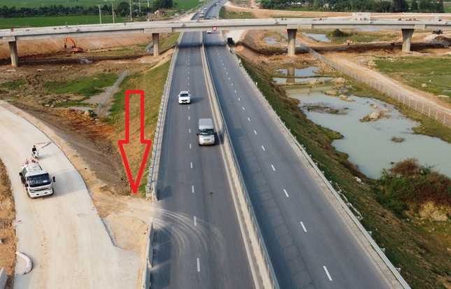 Mai Son - National Highway 45 has many infrastructure shortcomings and accident risks photo 10