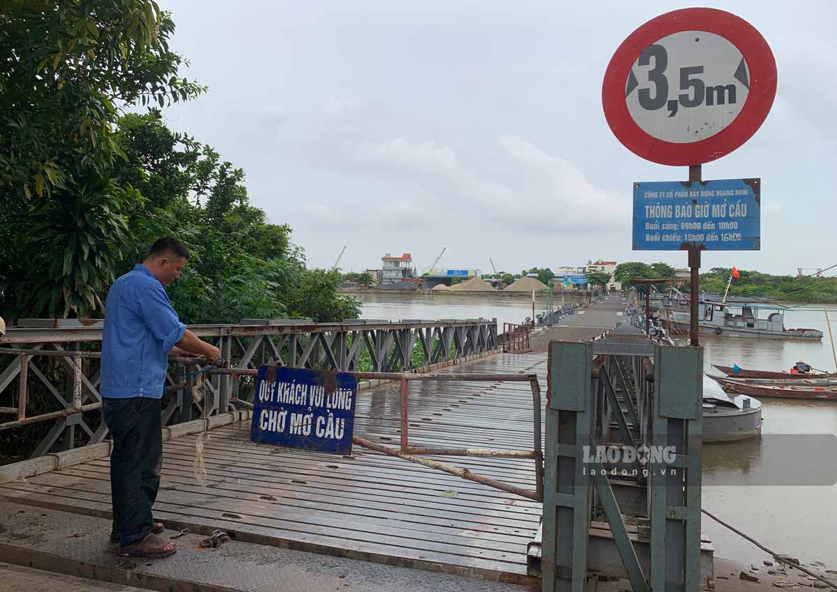 Les véhicules traversant le ponton de Ninh Cuong ne sont autorisés à avoir qu'une charge maximale de 10 tonnes et une hauteur inférieure à 3,5 m. Environ 9 000 véhicules traversent le pont chaque jour.